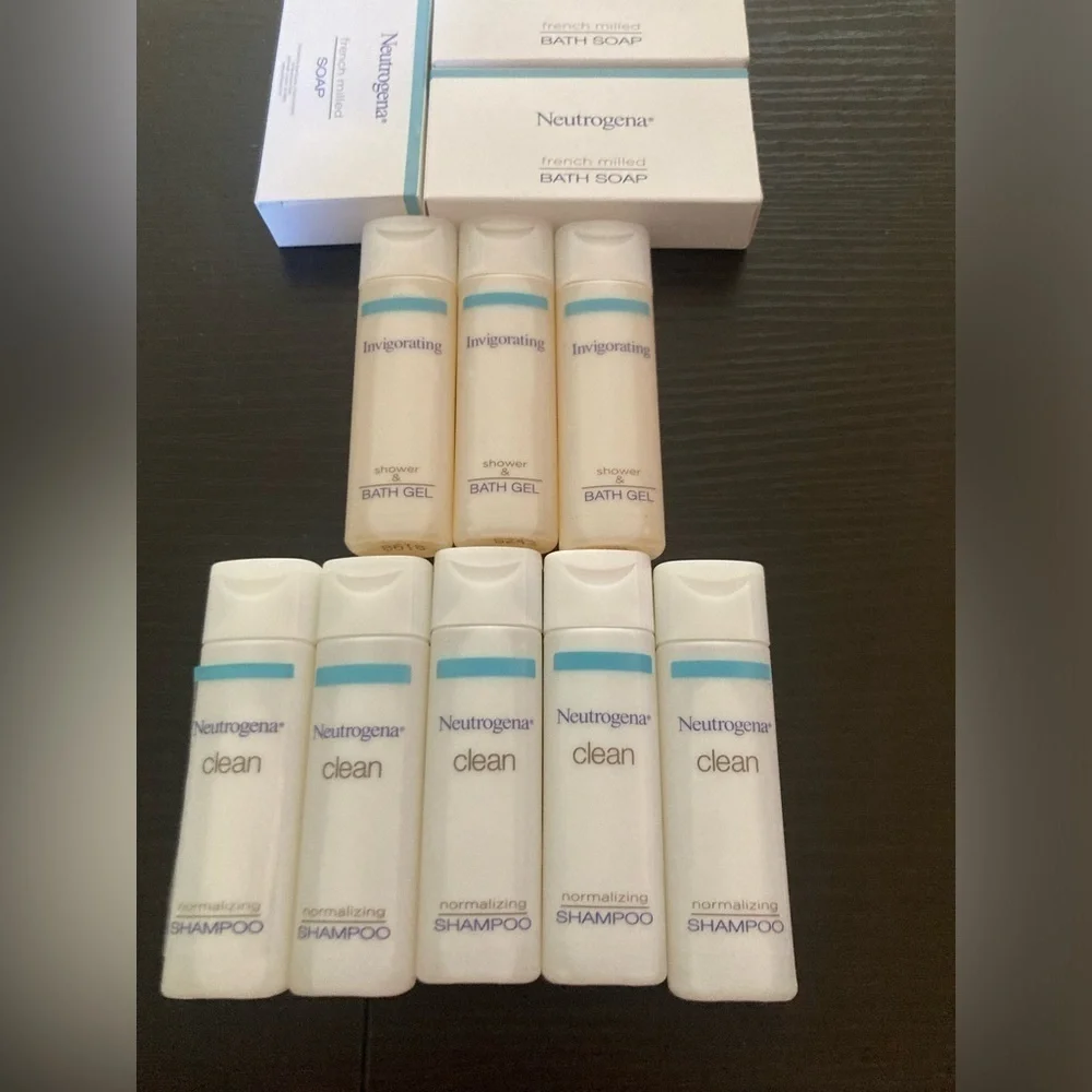 4/$25 Neutrogena travel set. Brand new. Includes 3 bar soap , 5 shampoos & more